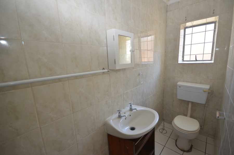 To Let 2 Bedroom Property for Rent in Cambridge West Eastern Cape